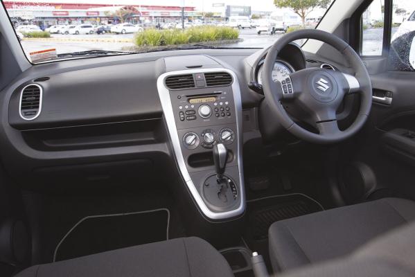 Mobil Baru, Suzuki Splash Matic Dashboard: Suzuki Splash Automatic Diluncurkan April ini!