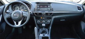 Interior Mobil Toyota Avalon