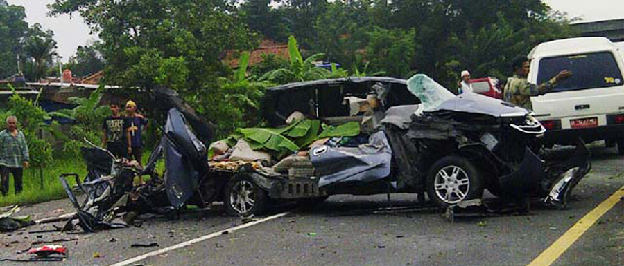 Daihatsu, Daihatsu Xenia hancur: Kecelakaan Maut Xenia vs Nissan Juke : Xenia Tidak Aman?