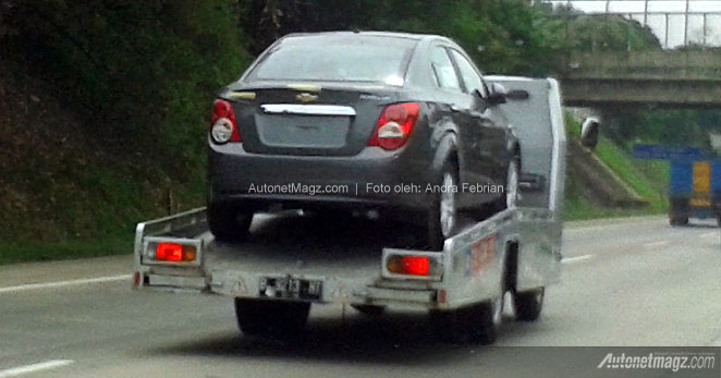 Chevrolet, Spyshot Chevrolet Aveo sedan 2013: Spy Shot : Chevrolet Aveo Sedan Tertangkap Kamera Di Indonesia