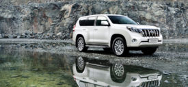 2014 Toyota Land Cruiser Prado driving