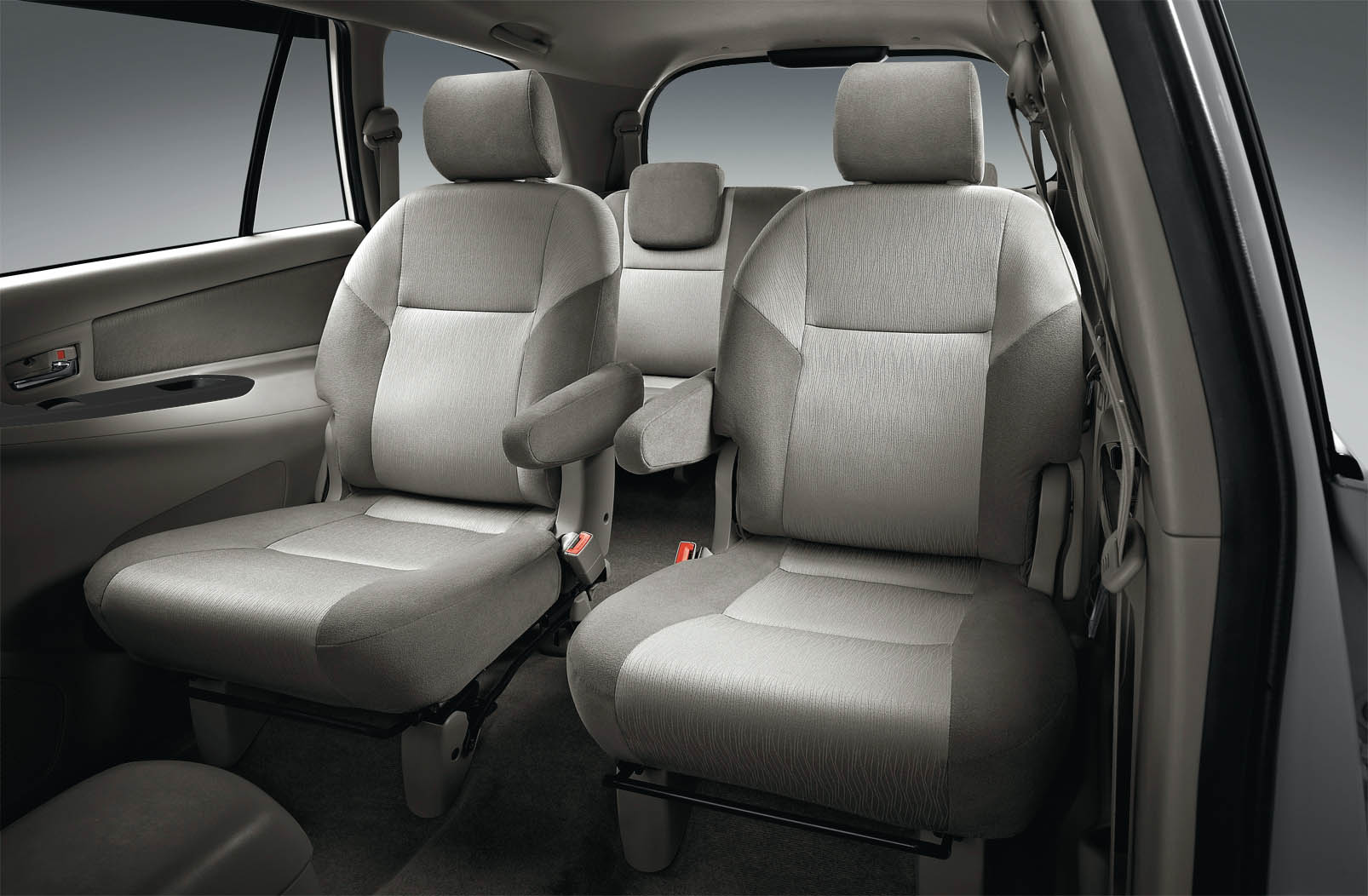 Mobil Baru, Toyota Kijang Innova 2013 Captain Seat: Nih Gambar High Resolution Foto Kijang Innova Facelift 2013