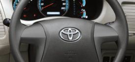 Toyota Kijang Innova 2013 rear garnish