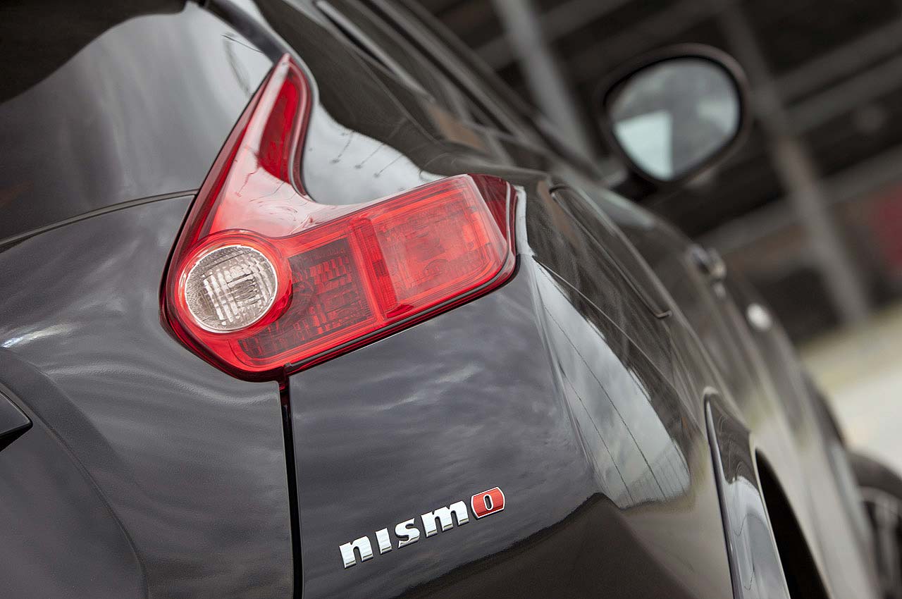 International, Nissan Juke Nismo 2013 emblem: Nissan Akan Meluncurkan Nissan Juke Nismo RS di Los Angeles Auto Show 2013