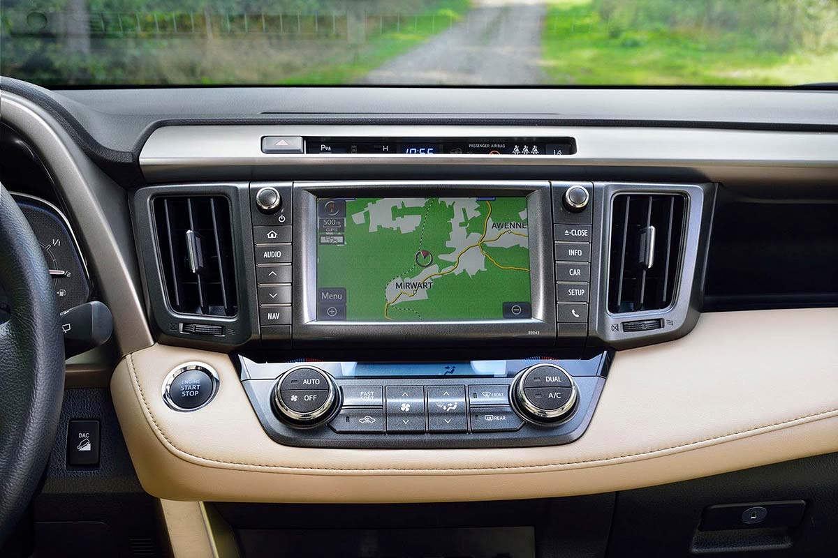 International, Toyota Rav4 LCD headunit: Toyota Rav4 Facelift 2014 Hadir di Inggris