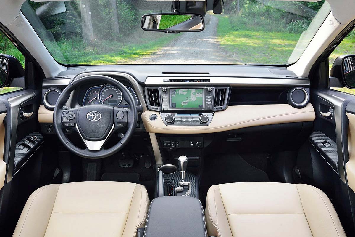 Toyota Rav4 interior dashboard Review Mobil dan Motor