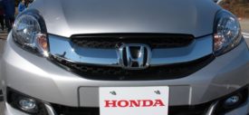Honda Mobilio yang sedang diuji coba di sirkuit Motegi Jepang