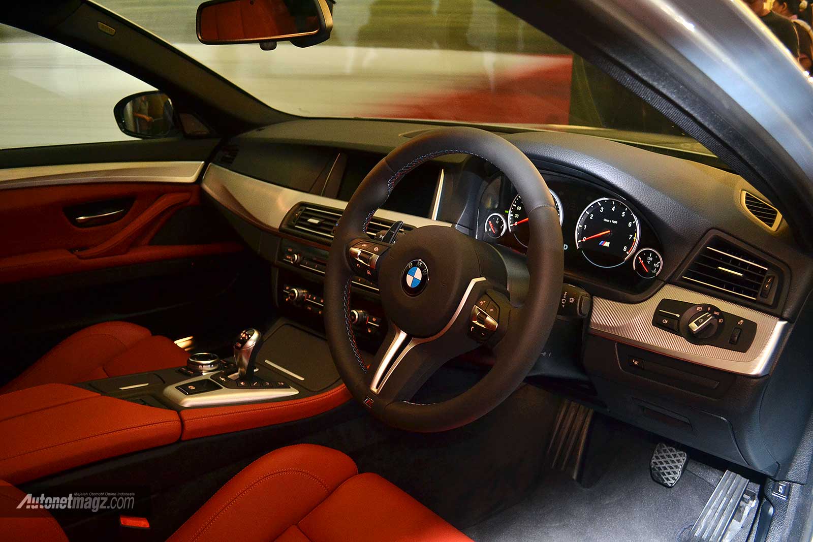 BMW, Interior BMW M5 2014 Indonesia: BMW M5 2014 Resmi Dijual di Indonesia