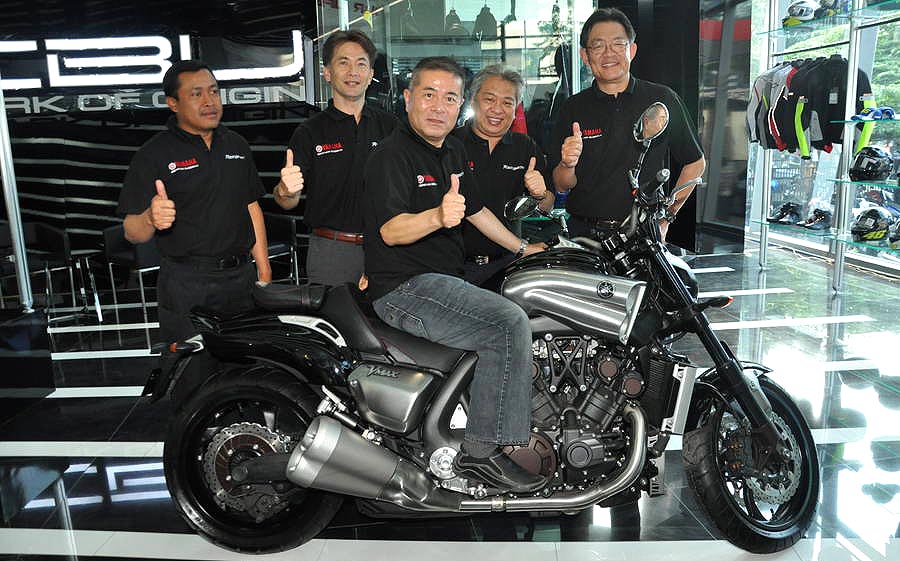 Motor Baru, Yamaha VMAX Indonesia resmi diluncurkan pada Jumat, 22 November 2013: Yamaha VMAX Indonesia : Moge Cruiser Yamaha Untuk Pasar Indonesia