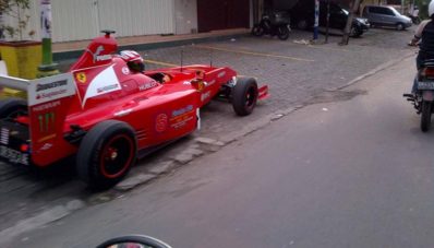 Pria Lombok Membuat Replica Ferrari F1 Dari Daihatsu Hijet 1980 Pria Lombok Membuat Replica Ferrari F1 Dari Daihatsu Hijet 1980
