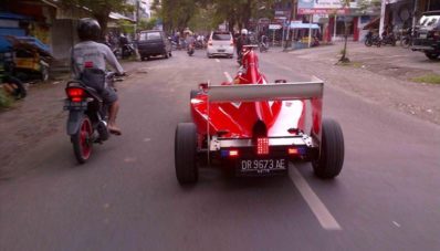 Pria Lombok Membuat Replica Ferrari F1 Dari Daihatsu Hijet 1980 Pria Lombok Membuat Replica Ferrari F1 Dari Daihatsu Hijet 1980