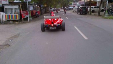 Pria Lombok Membuat Replica Ferrari F1 Dari Daihatsu Hijet 1980 Pria Lombok Membuat Replica Ferrari F1 Dari Daihatsu Hijet 1980
