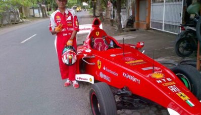 Pria Lombok Membuat Replica Ferrari F1 Dari Daihatsu Hijet 1980 Pria Lombok Membuat Replica Ferrari F1 Dari Daihatsu Hijet 1980