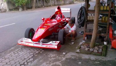 Pria Lombok Membuat Replica Ferrari F1 Dari Daihatsu Hijet 1980 Pria Lombok Membuat Replica Ferrari F1 Dari Daihatsu Hijet 1980