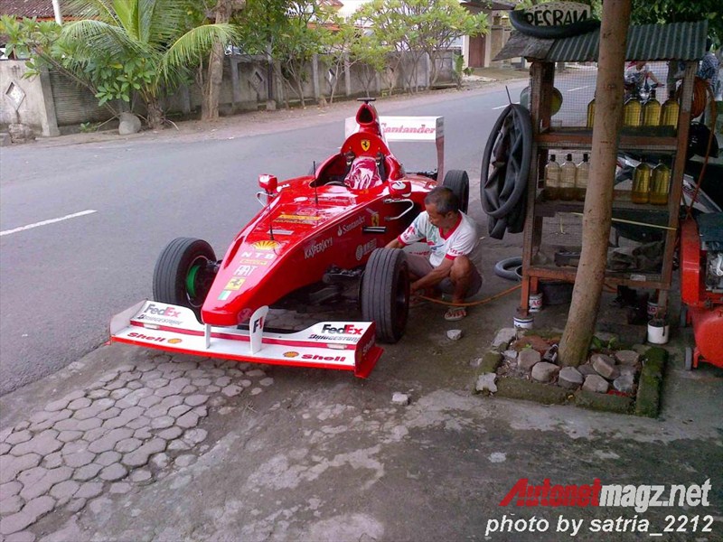 Daihatsu, Formula 1 Replica: Pria Lombok Membuat Replica Ferrari F1 Dari Daihatsu Hijet 1980