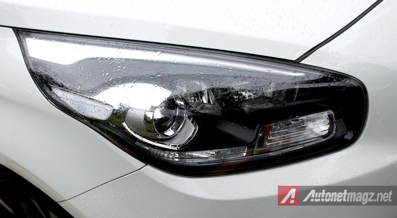 Kia, Kia Carens lampu depan: Review KIA Carens 2013 Test Drive by AutonetMagz [with Video]