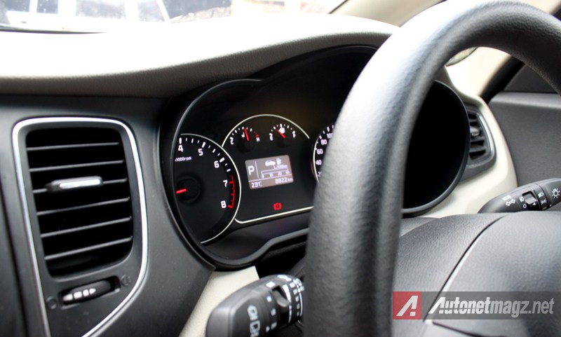 Kia, Kia Carens speedometer: Review KIA Carens 2013 Test Drive by AutonetMagz [with Video]