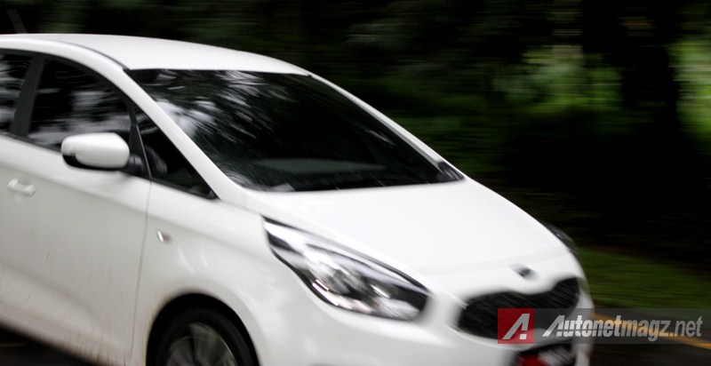 Kia, Kia Carens steering: Review KIA Carens 2013 Test Drive by AutonetMagz [with Video]