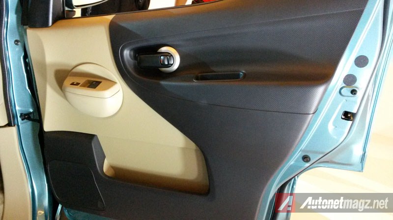 Nissan, Nissan Evalia Facelift Door Trim: First Impression Review Nissan Evalia Facelift 2014