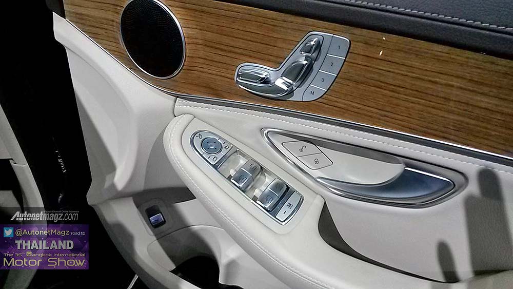 Bangkok Motorshow, Door trim Mercedes C-Class 2015: First Impression Review Mercedes-Benz C-Class 2015 dari Bangkok Motor Show