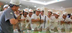 Komunitas pengguna mobil Korea berkunjung ke pabrik ban Hankook Indonesia