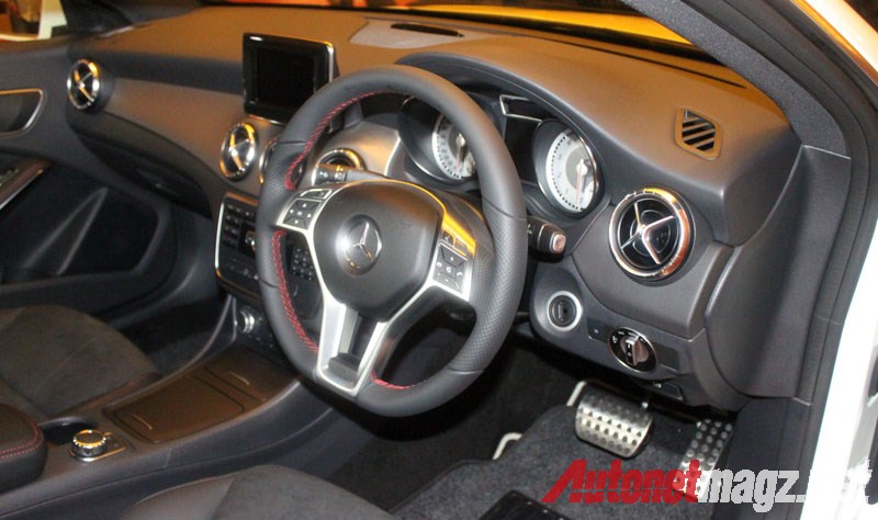 Mercedes-Benz, Mercedes CLA Dashboar: First Impression Review Mercedes-Benz CLA 200 Indonesia
