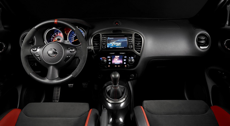 Geneva Motor Show 2014, Nissan Juke Nismo dashboard: Nissan Juke Nismo Facelift Tenaganya Bertambah 18 Hp! [Galeri foto]