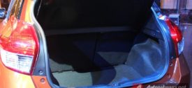 Toyota Yaris 2014 backseat