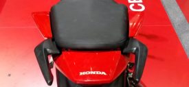 Honda CBR300R riding position