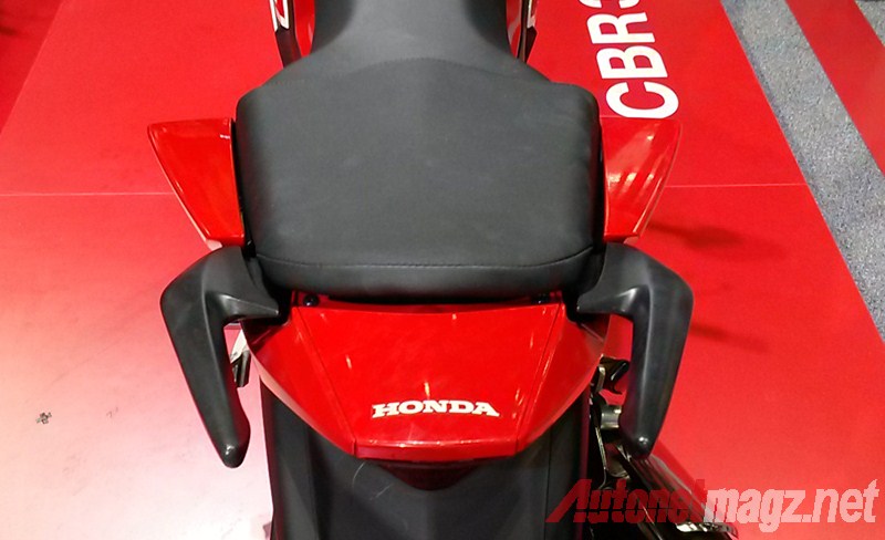Bangkok Motorshow, Honda CBR300R handle bar: First Impression Review Honda CBR300R dari Bangkok Motorshow