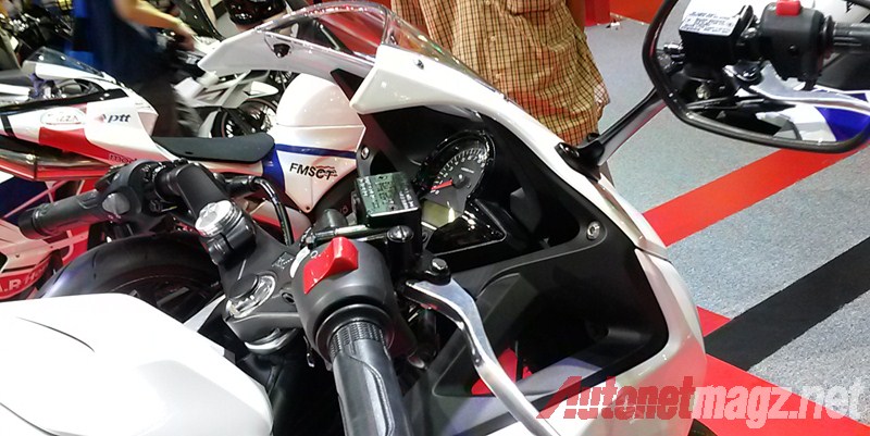 Bangkok Motorshow, Honda CBR300R stang: First Impression Review Honda CBR300R dari Bangkok Motorshow