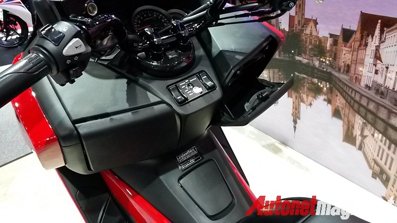 Bangkok Motorshow, Honda Forza 300 Console: First Impression Review Honda Forza 300