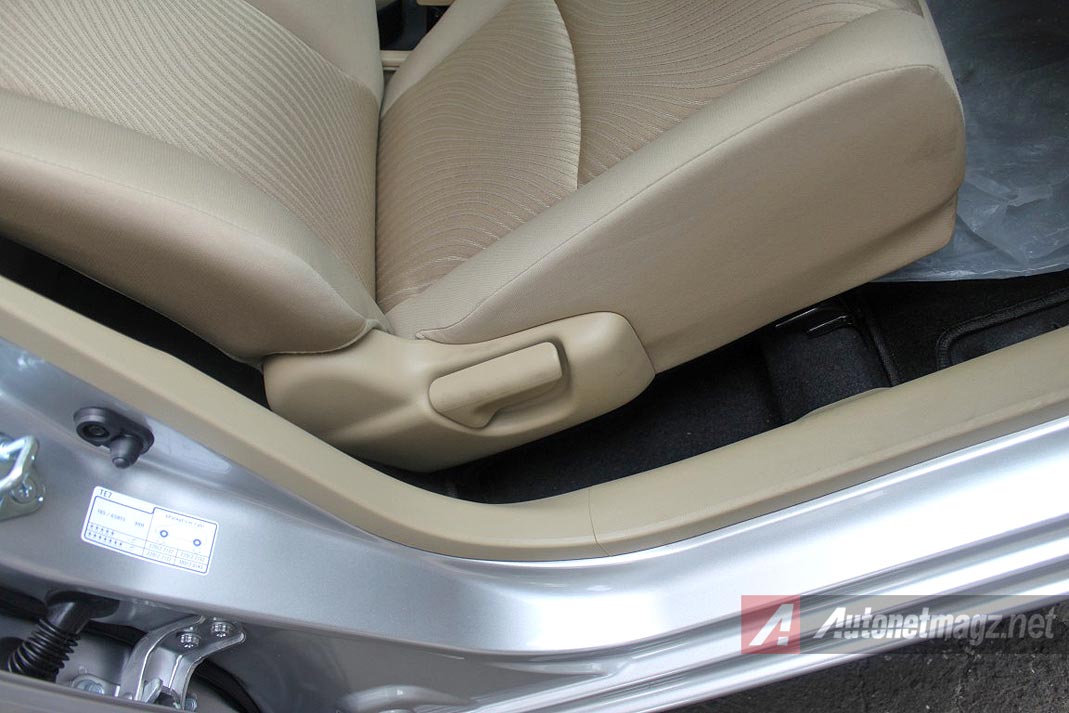Honda, Jok kursi depan Honda Mobilio: Review Honda Mobilio Prestige AT by AutonetMagz [with Video]
