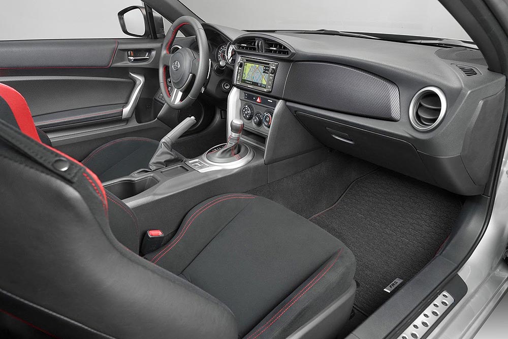 Scion, 2015 Scion FR-S interior: 2015 Scion FR-S Mendapatkan Facelift Ringan