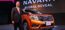Interior Nissan Navara Luxury 2015