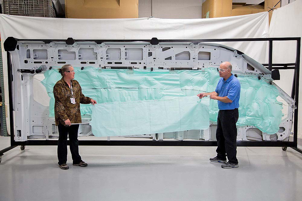 Ford, Airbag tirai paling besar di Ford Transit: Airbag Tirai Terbesar dari Ford