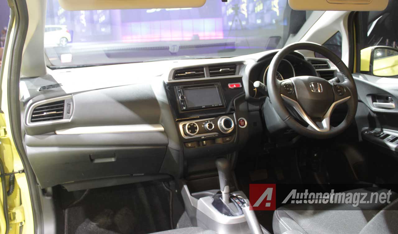 Komparasi Mazda2 SkyActiv Vs Honda Jazz RS Japan Vs Indonesia