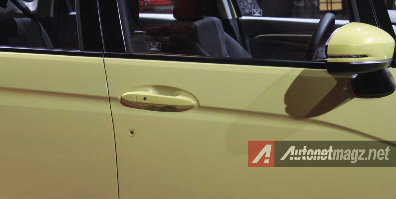 Honda, Door-Handle-Honda-Jazz-Terbaru-2014: First Impression Review Honda Jazz RS 2014 by AutonetMagz