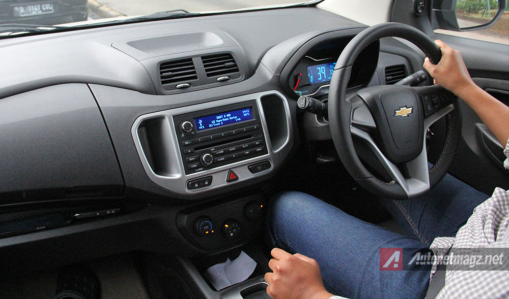 Chevrolet, Posisi mengemudi driving position pada Chevrolet Spin Activ: Test Drive Review Chevrolet Spin Activ 1.5 AT by AutonetMagz [with Video]