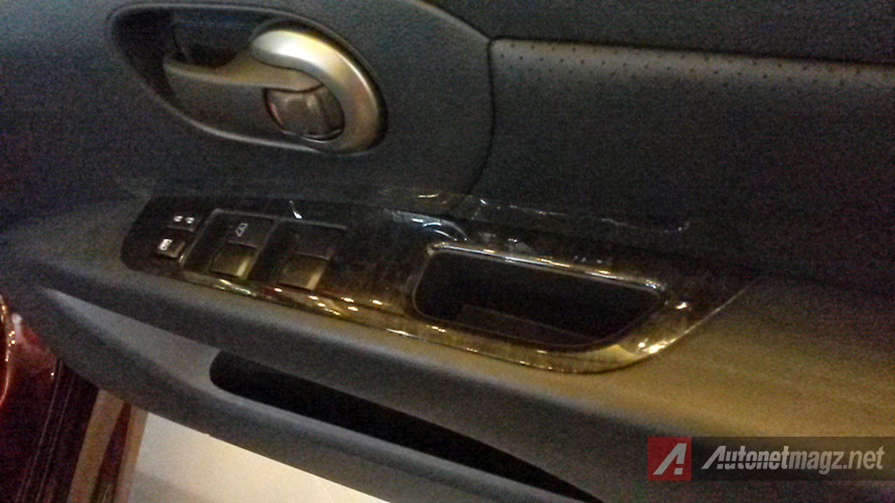 Mobil Baru, Wooden panel door trim Nissan Livina HWS Autech: First Impression Review Nissan Grand Livina Autech 2014