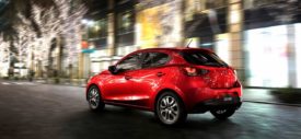 2015-Mazda2-Door-trim