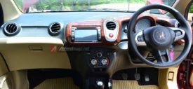 Dashboard kayu Honda Mobilio versi diesel India