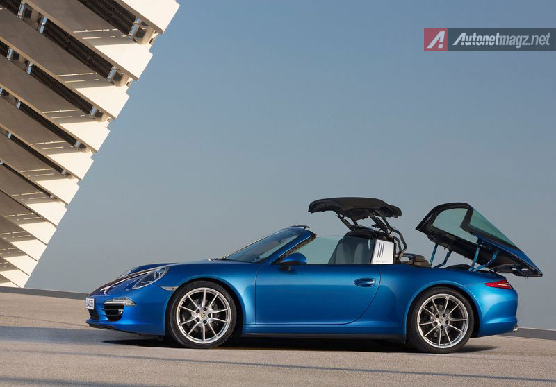 Berita, Porsche-911-Targa-Roof-Operating: Porsche Indonesia Siap Menghadirkan 3 Model Kencangnya