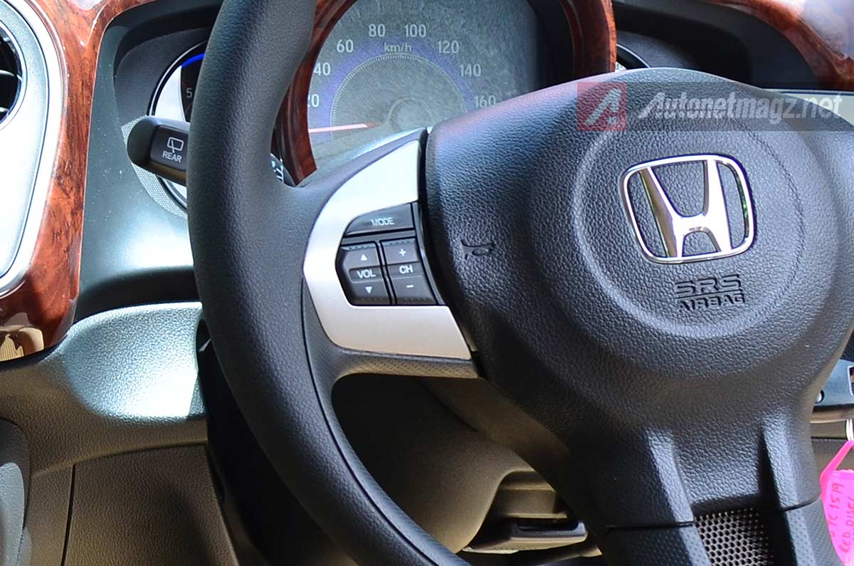 Honda, Steering Switch Control di Mobilio Diesel: First Impression and Test Drive Review Honda Mobilio Diesel 1.5 i-DTEC M/T