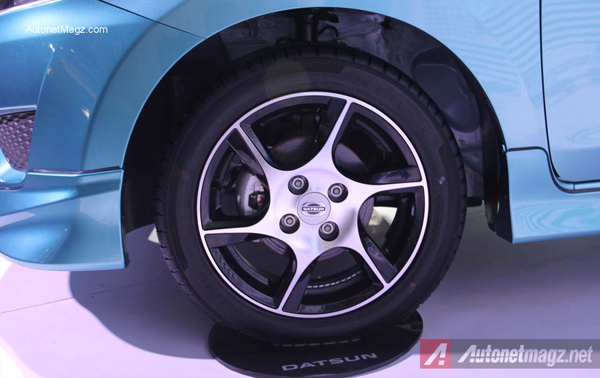 Datsun, Pelek-5-inchi-Datsun-GO-Hatchback: First Impression Review Datsun GO Panca Hatchback 5 Seater
