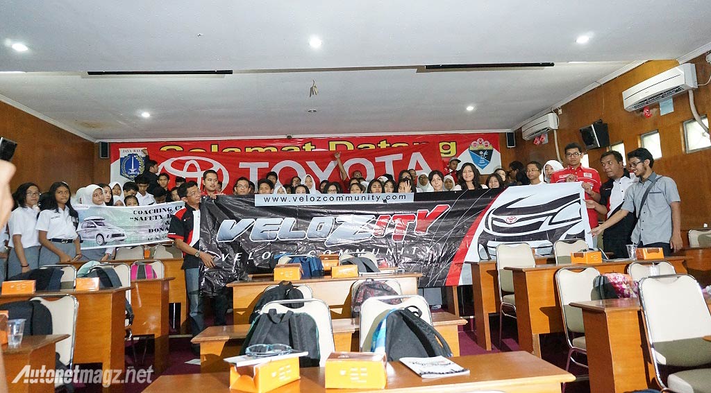 Event, Pengenalan Safety Driving kepada siswa SMU di Jakarta oleh Velozity dan Toyota Indonesia: Toyota Indonesia bersama Velozity Berikan Edukasi Safety Driving kepada Siswa SMU