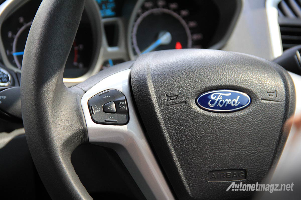 Ford, Speedometer dan stir dengan audio switch control pada Ford EcoSport: Review Ford EcoSport 1.5L tipe Titanium oleh AutonetMagz [with Video]