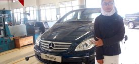 Dani Sofina Sibuea teknisi wanita di Mercedes-Benz Indonesia lulusan Automotive Mechatronic Training