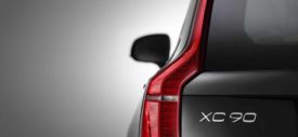 Volvo-XC90-Auto-Parking-Control