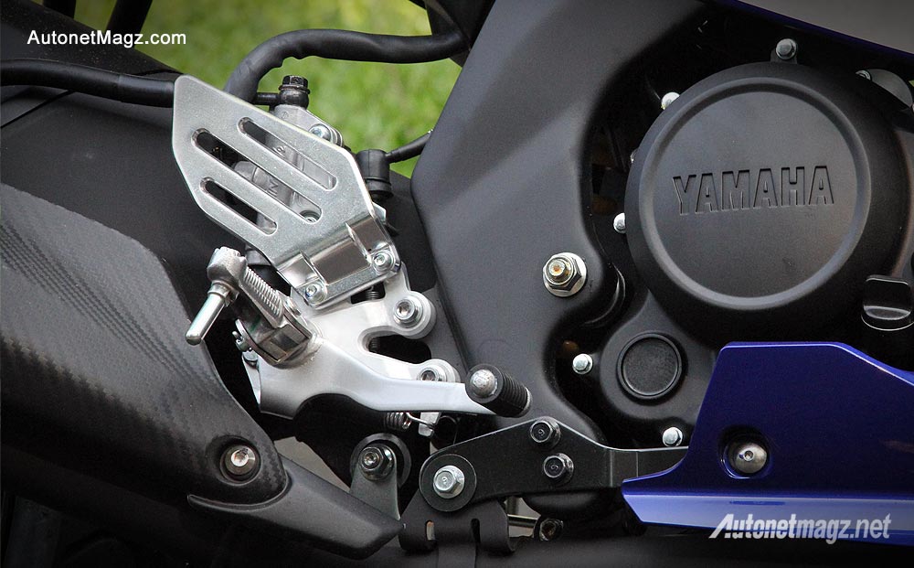 Review, Foot step dan mesin Yamaha R15 Indonesia: Test Ride Yamaha R15 Indonesia by AutonetMagz [with Video]